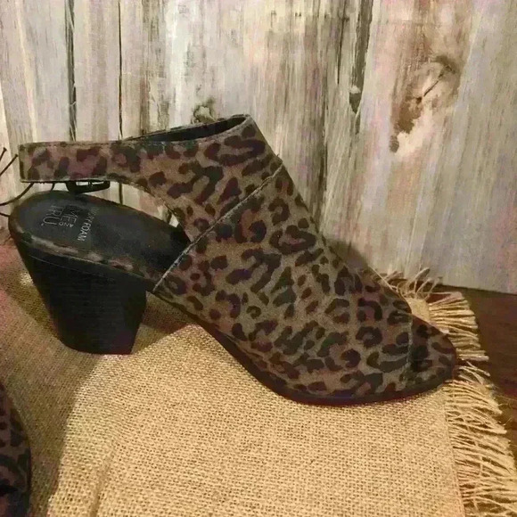 Super‎ cute leopard peep toe heels - Picture 1 of 5